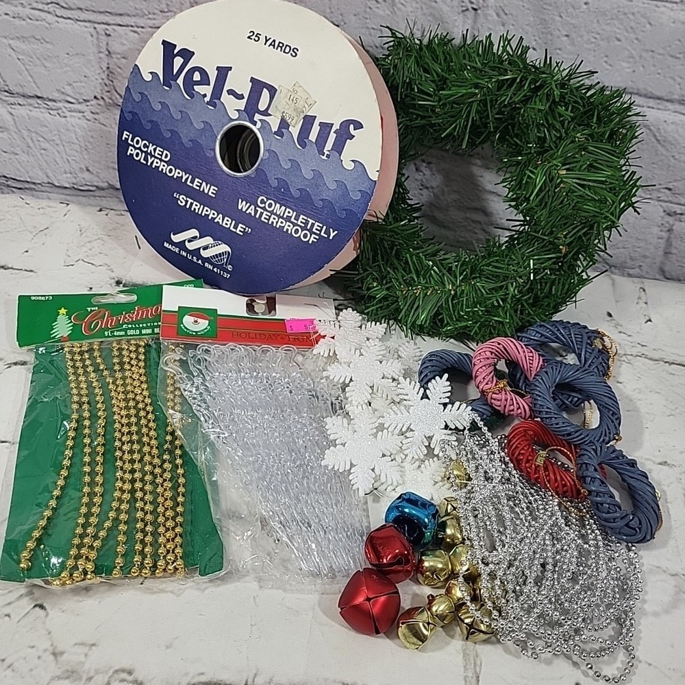 Vintage Christmas Tree Trimming Lot Snowflakes Bells‎ Garland Wreath Holiday